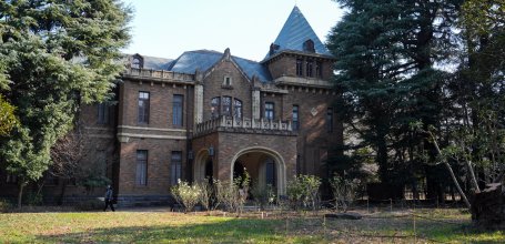 Parc Komaba (Tokyo), Vue sur le bâtiment de style occidental Yokan