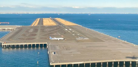 Aéroport de Haneda (Tokyo), Vue sur la piste D dans la baie de Tokyo
