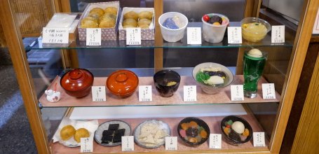  Takemura kissaten (Kanda, Tokyo), Vitrine de présentation des plats servis