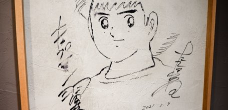 gol. STORE TSUBASA Kichijoji (Tokyo), dessin de Captain Tsubasa par Yoichi Takahashi exposé dans la boutique