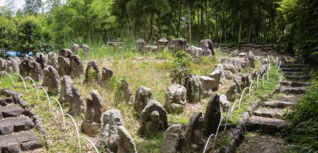 Take no Michi (Muko), Sculptures bouddhistes dans le jardin Rakusai Bamboo Park 2