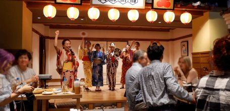 Tokyo Festival Restaurant - Bon Dance Izakaya (Kabukicho), dîner-spectacle autour des matsuri et danses Bon Odori
