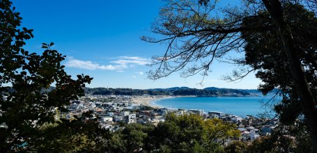 Kamakura, vue sur la ville de la baie de Sagami depuis le temple Hase-dera