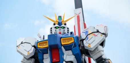 LaLaport Fukuoka, buste de la statue RX-93ff ν (Nu) Gundam