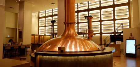 Musée Yebisu (Tokyo), Vue sur la cuve de fermentation en cuivre d'origine de la brasserie Yebisu
