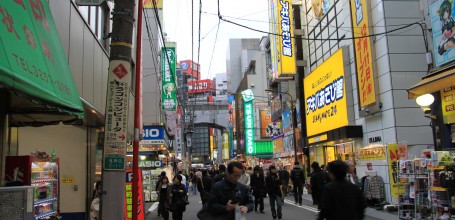 Akihabara (Tokyo), magasins et enseignes lumineuses du quartier