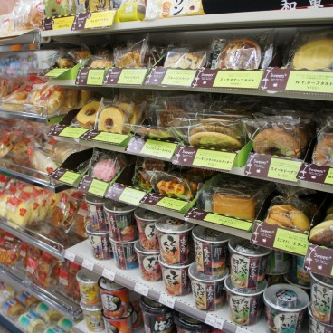 Konbini au Japon, rayon alimentaire et épicerie sucrée 2