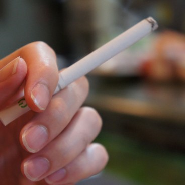 Cigarette allumée dans un restaurant japonais