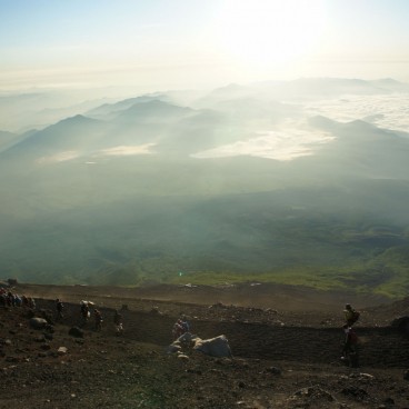 Ascension du Mont Fuji, descente par le sentier Yoshida au petit matin