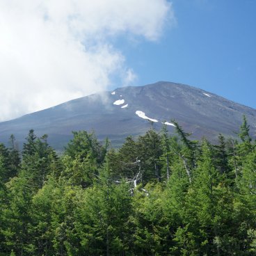 Ascension du Mont Fuji, vue sur la montagne sacrée depuis la 5e station du Yoshida Trail
