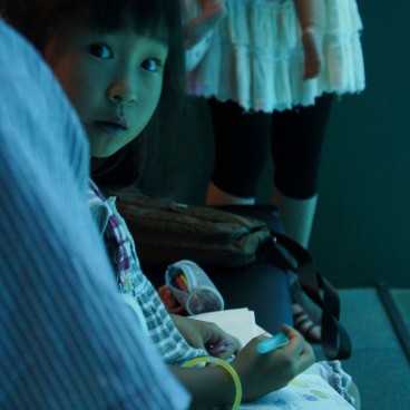 Aquarium Kaiyukan (Osaka), petite fille japonaise en visite