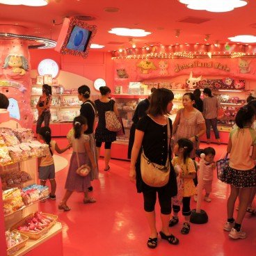 sanrio-puroland-tokyo-hello-kitty-10