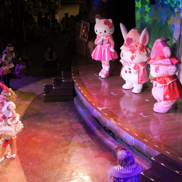 sanrio-puroland-tokyo-hello-kitty-12