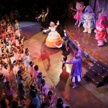 sanrio-puroland-tokyo-hello-kitty