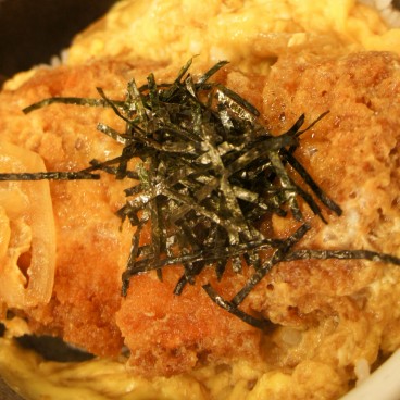 Donburi Katsudon (riz et porc pané Tonkatsu) 