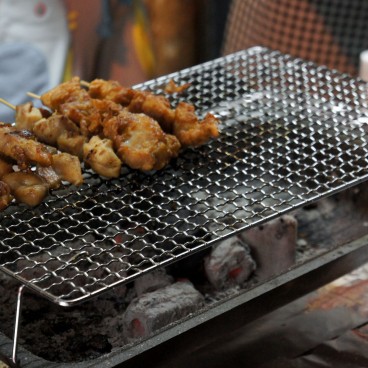 Osaka, stand de brochettes Yakitori lors du Tenjin Matsuri 2