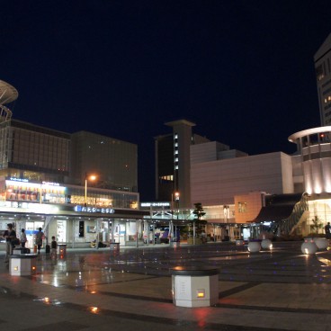 Takamatsu, vue nocturne sur la gare JR