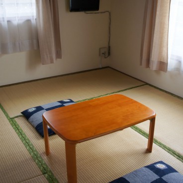 Happy Neko à Beppu, Salon dans un appartement 