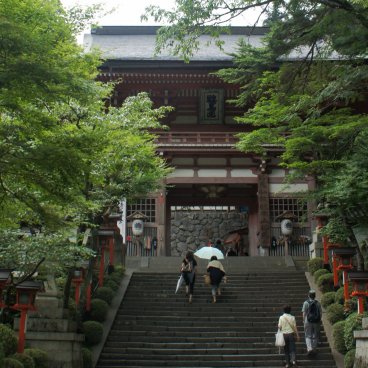 Kyoto, visite du temple Kurama-dera sous la pluie en été