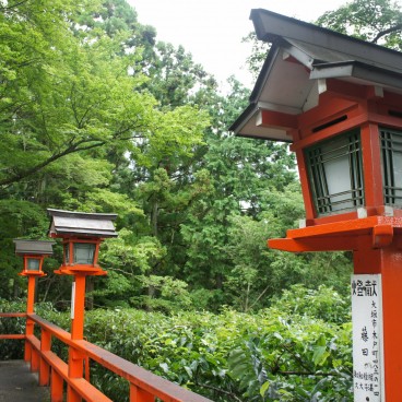 Mont Kurama, Lanternes