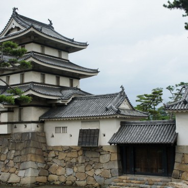 Takamatsu, tourelle Yagura du château dans le parc Tamamo