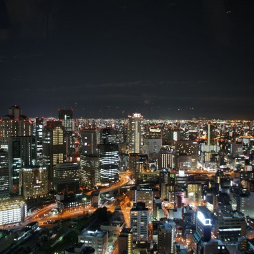 Umeda Sky Building (Osaka), Vue nocturne sur la ville depuis l'observatoire