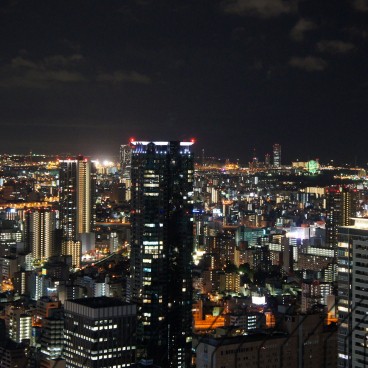 Umeda Sky Building (Osaka), Vue nocturne sur la ville depuis l'observatoire 3