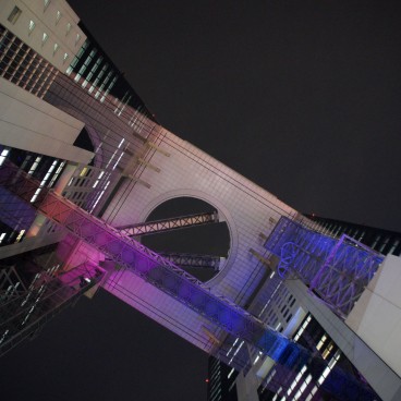 Umeda Sky Building (Osaka), L'observatoire vu du dessous