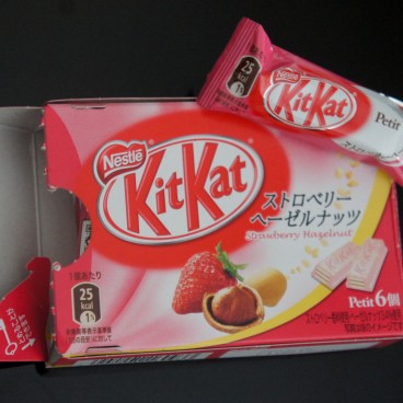 kit-kat-strawberry-hazelnut