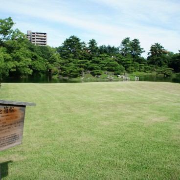 Ritsurin Koen (Takamatsu), Etang et ses îlots 2