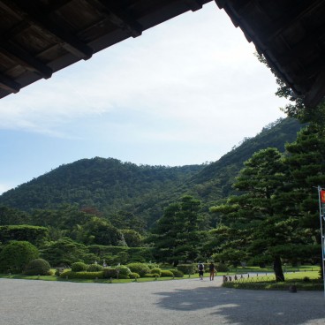 Ritsurin Koen (Takamatsu), Vue sur le jardin depuis Shoko-shoreikan