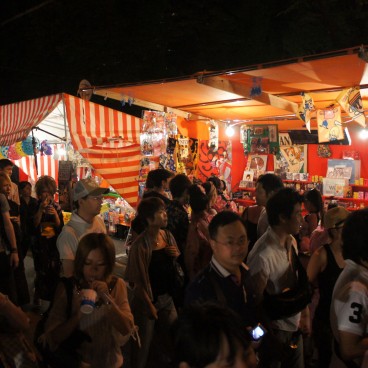 Tenjin Matsuri à Osaka, Spectateurs et stands de festivals
