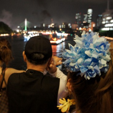Tenjin Matsuri à Osaka, Spectateurs de la parade nocturne en bateau 4