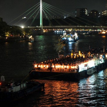 Tenjin Matsuri à Osaka, Parade nocturne en bateau 2