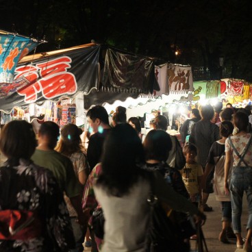 Tenjin Matsuri à Osaka, Spectateurs et stands de festivals 5