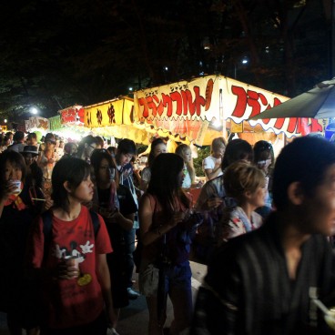 Tenjin Matsuri à Osaka, Spectateurs et stands de festivals 6