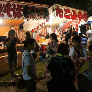Tenjin Matsuri à Osaka, Spectateurs et stands de festivals 7