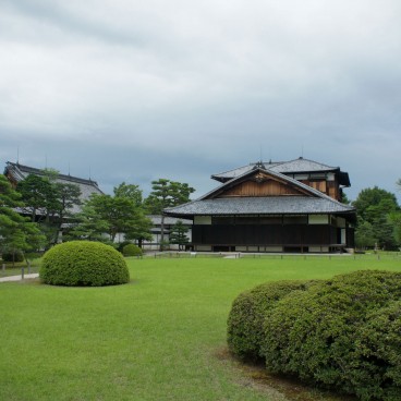 Château de Nijo (Kyoto), Vue sur le palais Honmaru-goten
