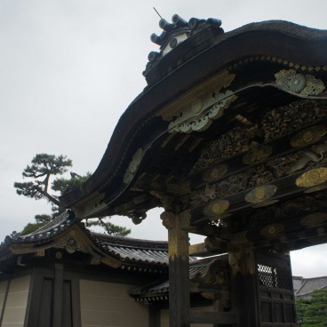 Château de Nijo (Kyoto), Porte Kara-mon avant rénovation en 2011