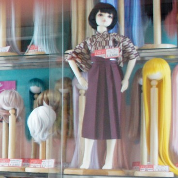 Nakano Broadway (Tokyo), Poupée ball-jointed doll et ses accessoires