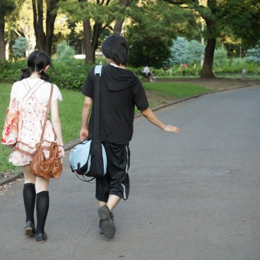 Parc Yoyogi à Tokyo, Couple marchant sur une des allées