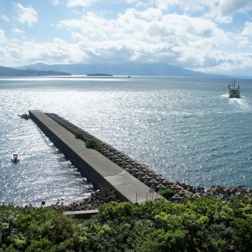 Golden Week au Japon, bateau en partance au large de l'île de Kyushu
