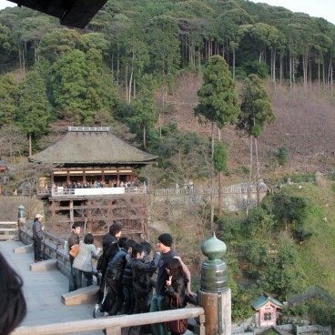 Kiyomizu-dera, Vue sur la plateforme du pavillon principal