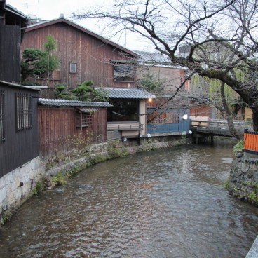 Gion (Kyoto), le long du canal Shirakawa