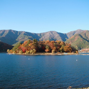 Lac Kawaguchiko (Mont Fuji), Vue sur le lac et la végétation d'automne