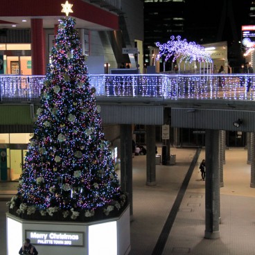 sapin-noel-palette-town-odaiba