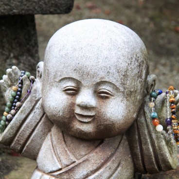Daisho-in (Miyajima), Bébé Bouddha tenant des rosaires