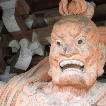 Daisho-in (Miyajima), Statue d'un gardien Nioo à l'entrée