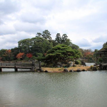 Hikone, Vue du jardin Genkyu-en en automne