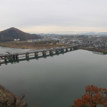 Château d'Inuyama (préfecture d'Aichi), Vue panoramique sur la ville depuis le donjon en automne 2